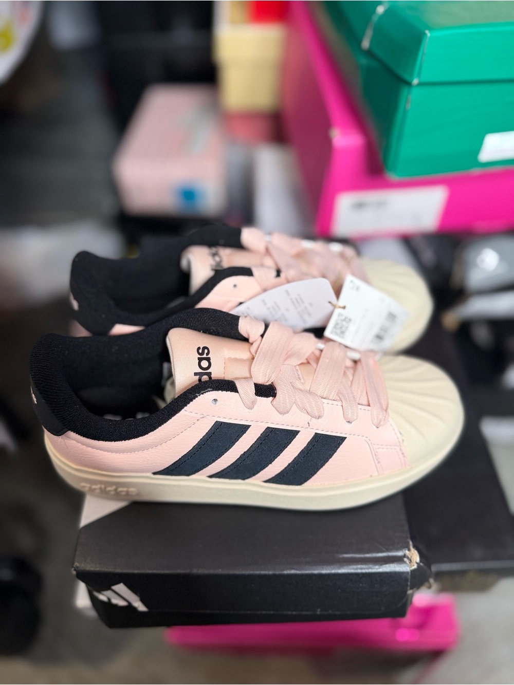 New adidas Kids Pink and Black Shell-Toe Sneakers with Cream Sole Size 6